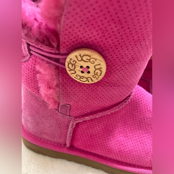 Hot Pink Women’s UGG Boots - Picture 4 of 6